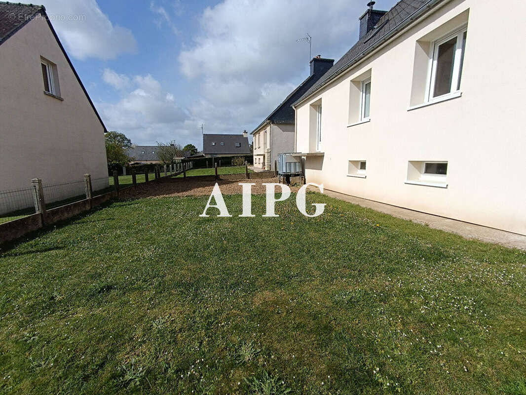 Maison à MUR-DE-BRETAGNE