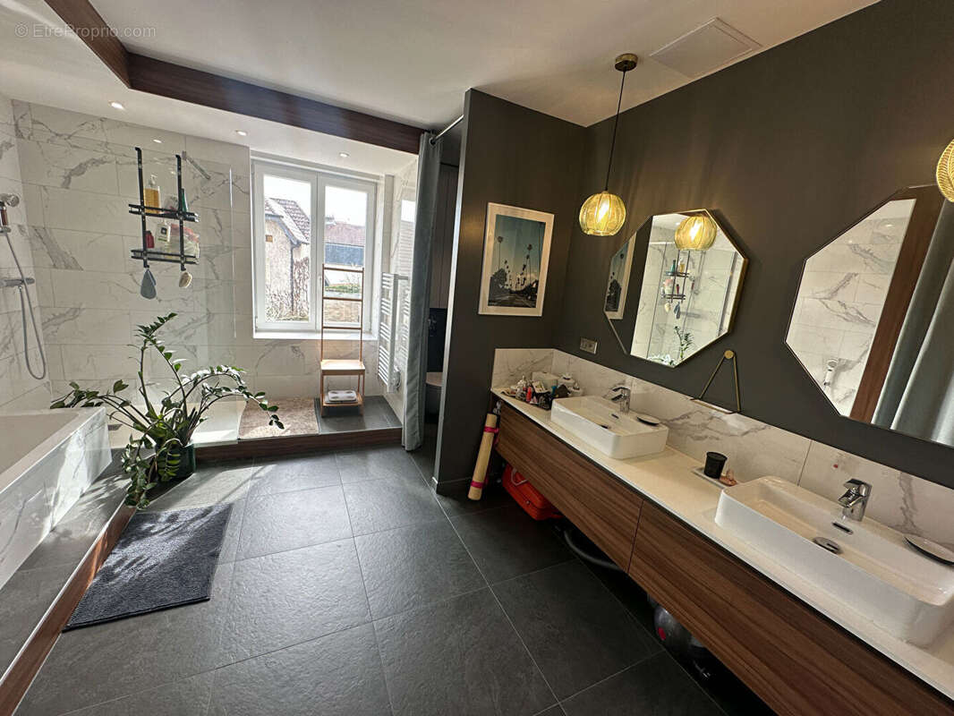 Appartement à LE BAN-SAINT-MARTIN