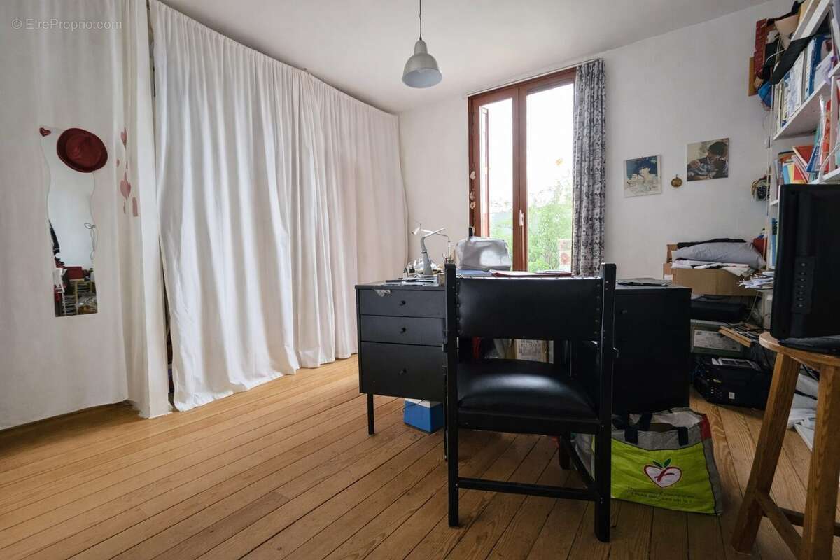 chambre 1 avec rangement - Maison à MAISONS-ALFORT