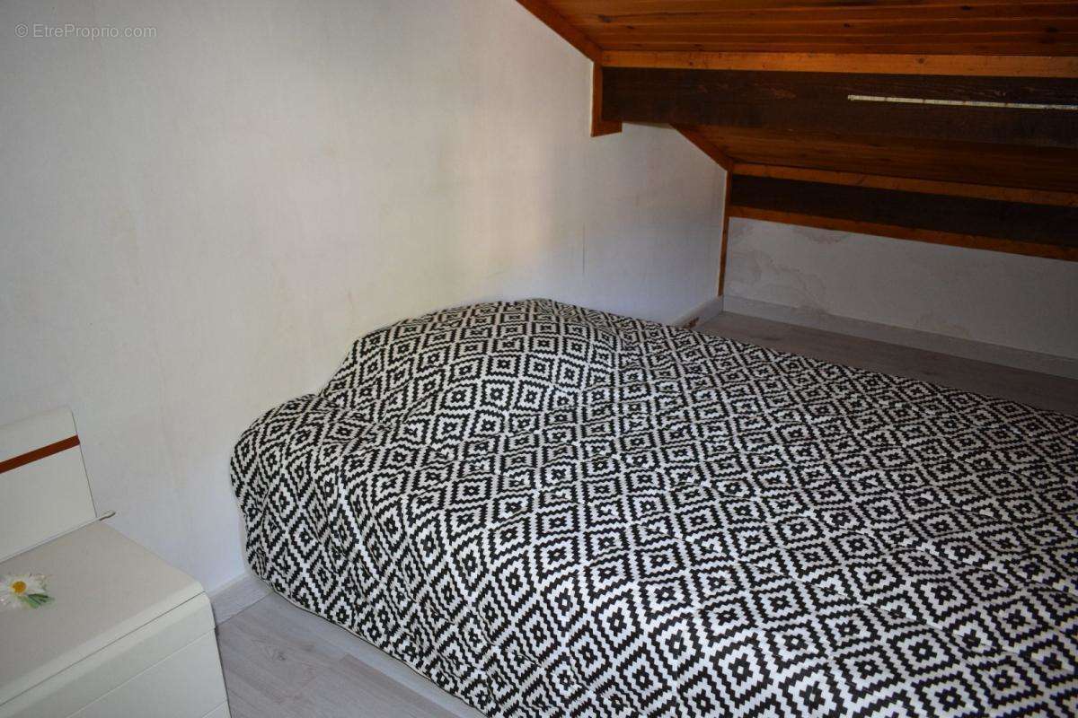 Maison à SAINTE-COLOMBE-SUR-GUETTE