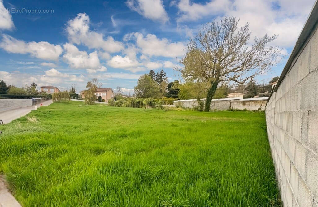 Terrain à SAINT-PRIM