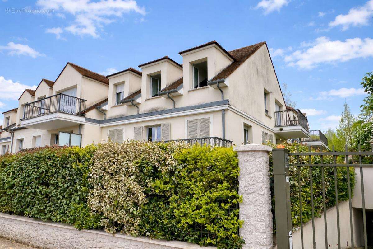 Appartement à MAREIL-MARLY