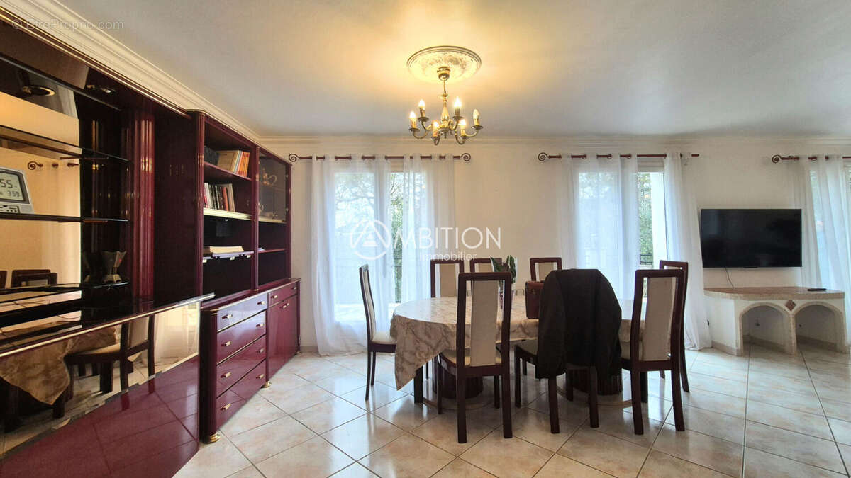 Maison à TOURRETTES