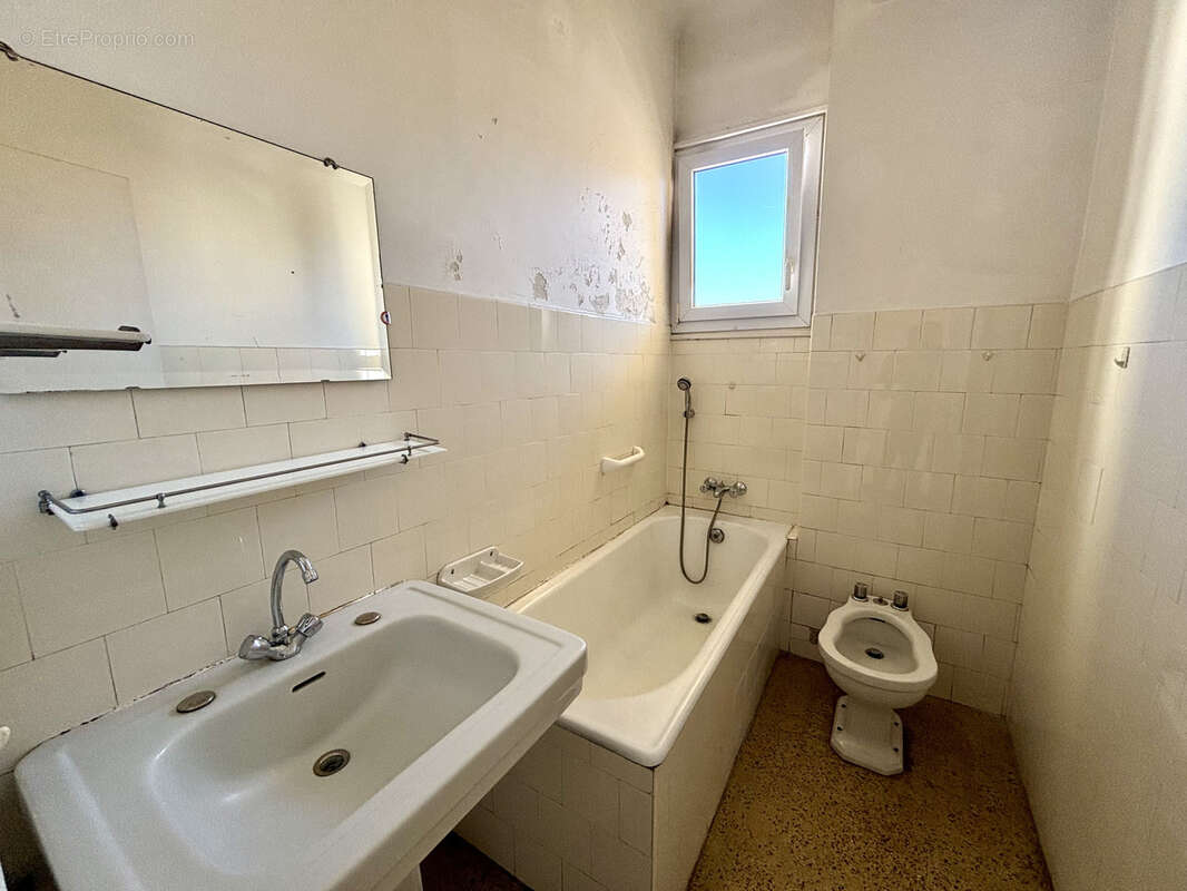 Appartement à MARSEILLE-1E