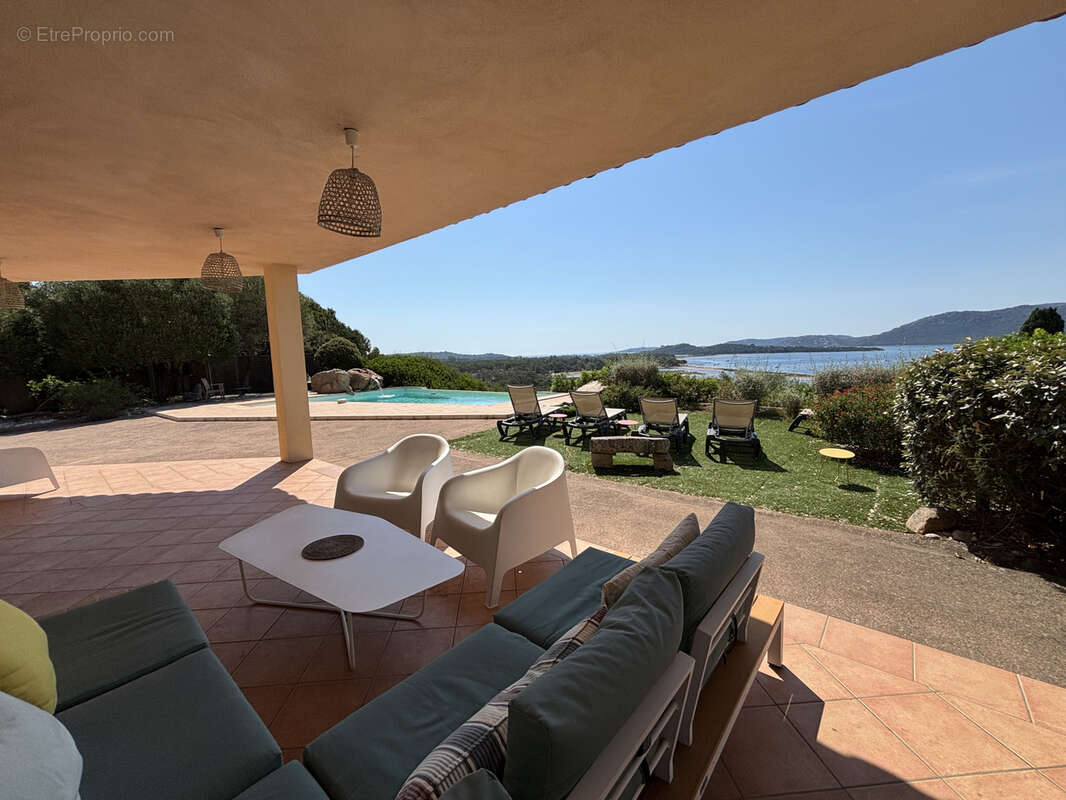 Villa de 176m2  sur 2 niveaux avec piscine et vue panoramique sur la mer et le golfe de Porto Vecchio - photo 24