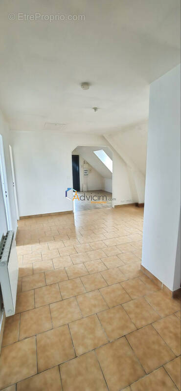 salon étage - Maison à LA VILLE-AUX-DAMES