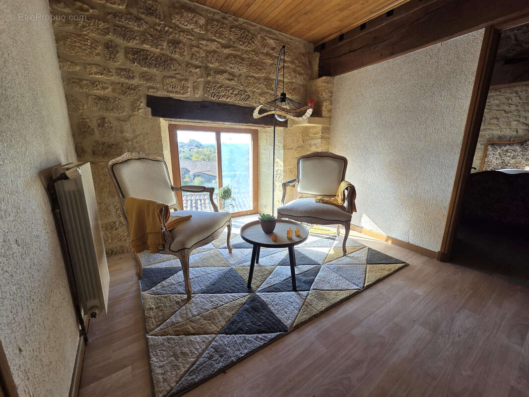 Ensemble immobilier dans le bourg du village - photo 16