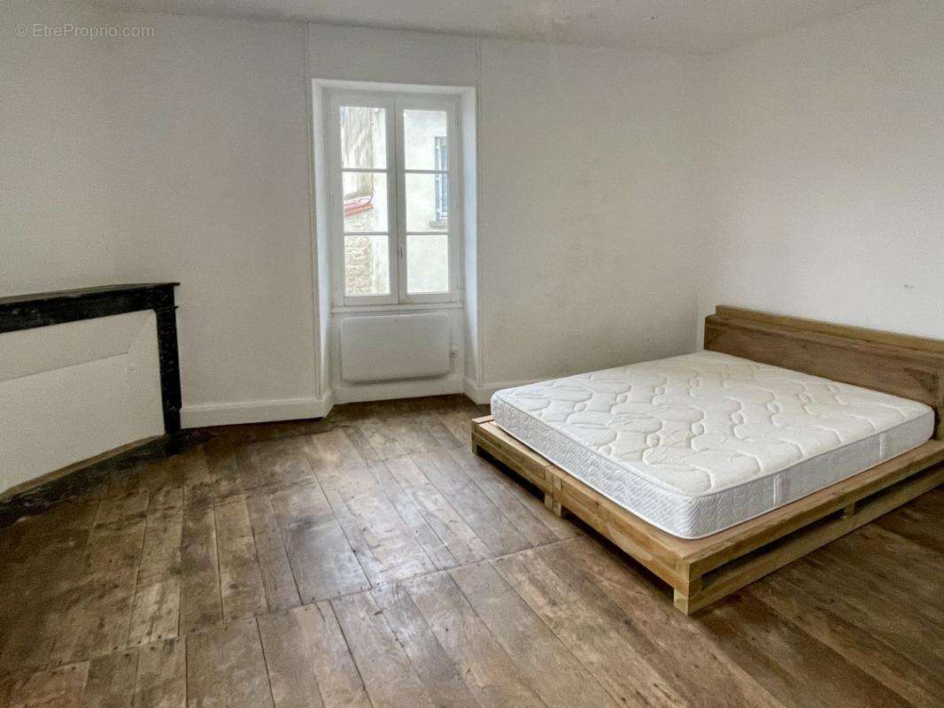 Maison à CHEF-BOUTONNE