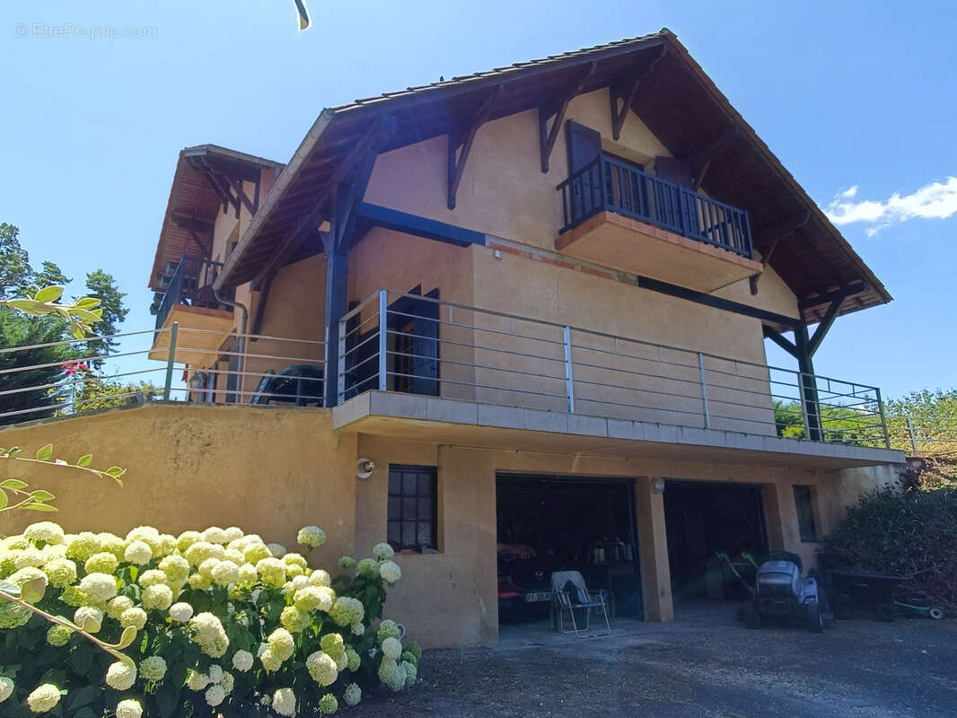 Elégante maison dans un beau cadre de vie. - photo 2