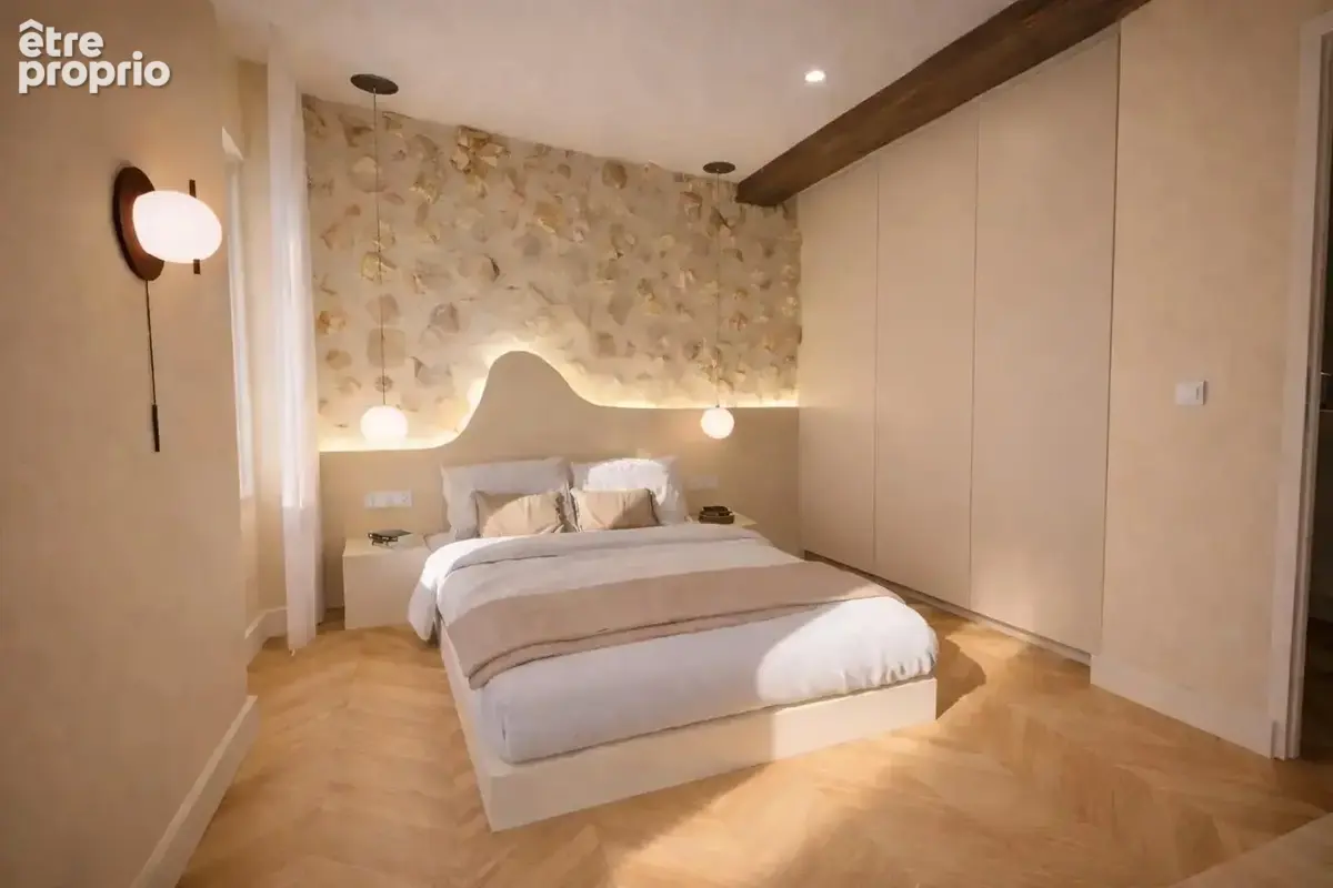 Vieil Antibes : 3 pièces rénové - 3ème étage - Balcon -  Vue dégagée - photo 3