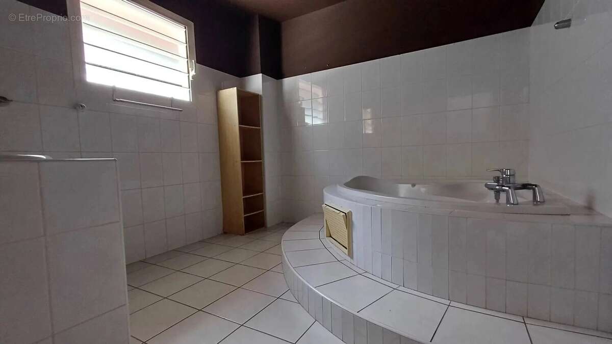 Maison à LES AVIRONS