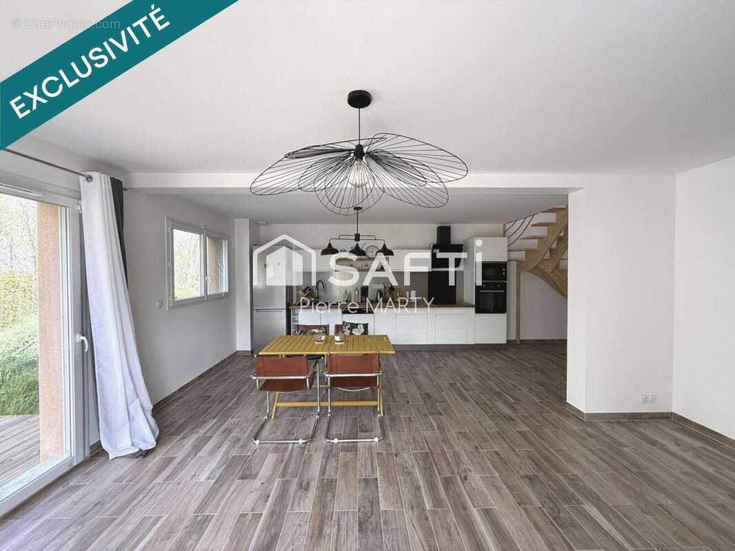 Maison 94 m² à Sougeal  - photo 3