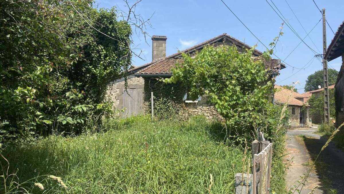 Maison à MONTEMBOEUF