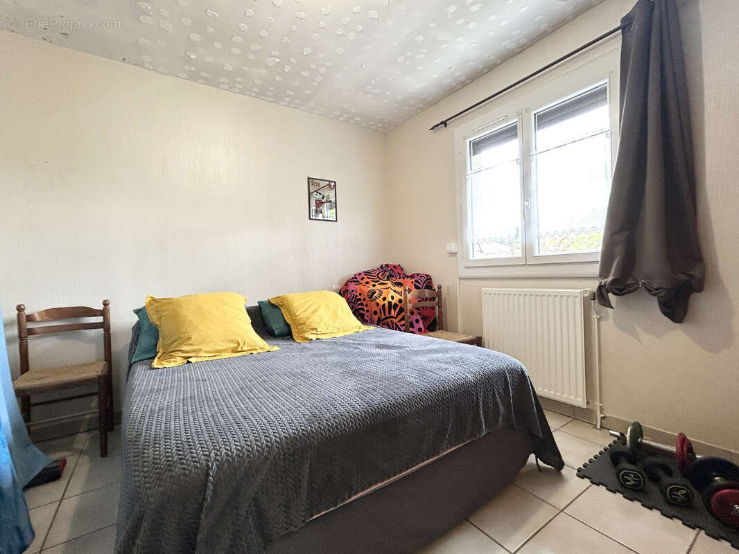 Maison à SAINT-PANTALEON-DE-LARCHE