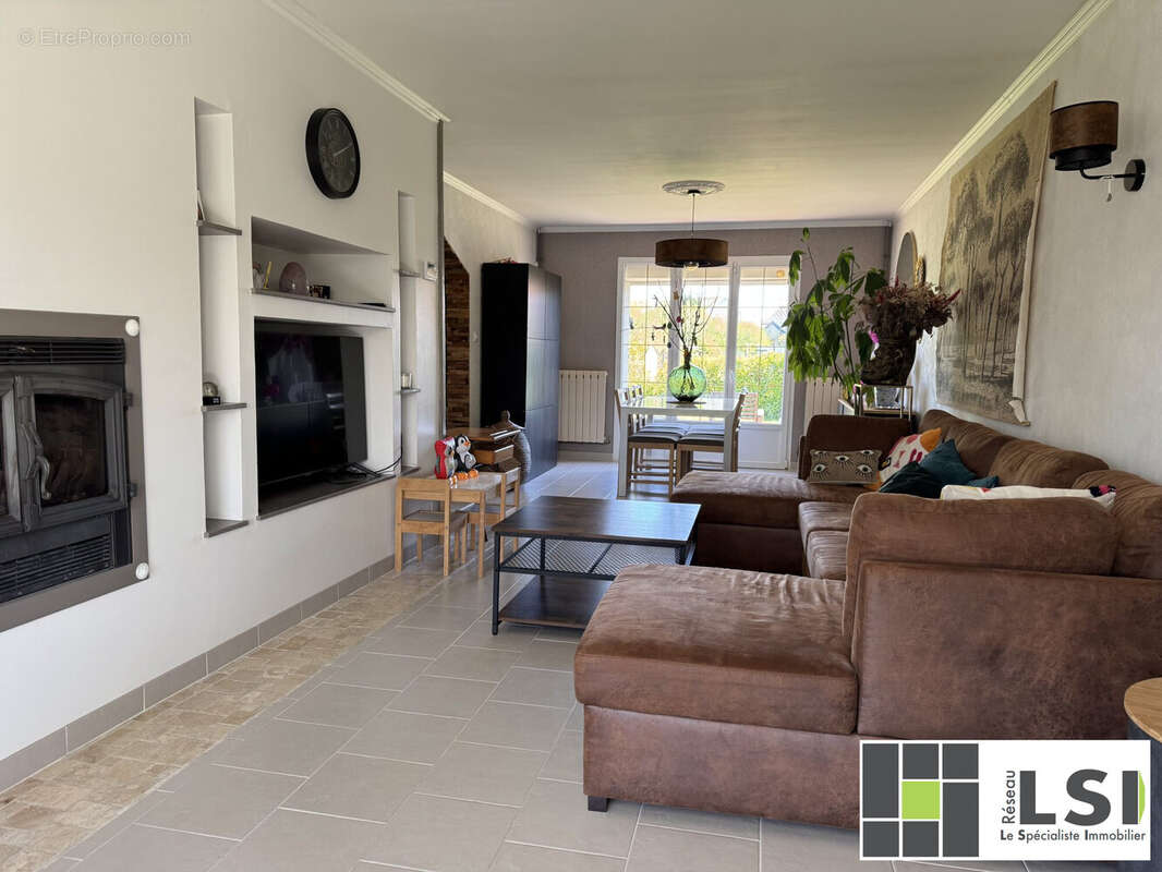 Maison à NEUF-MESNIL