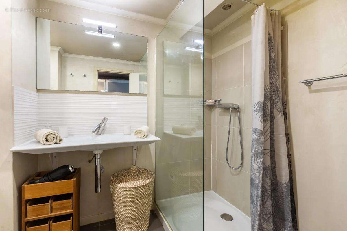 Appartement à PARIS-3E