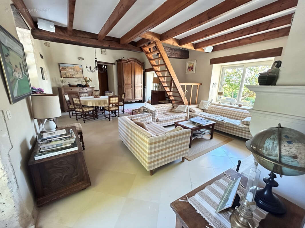 Maison à ROULLET-SAINT-ESTEPHE