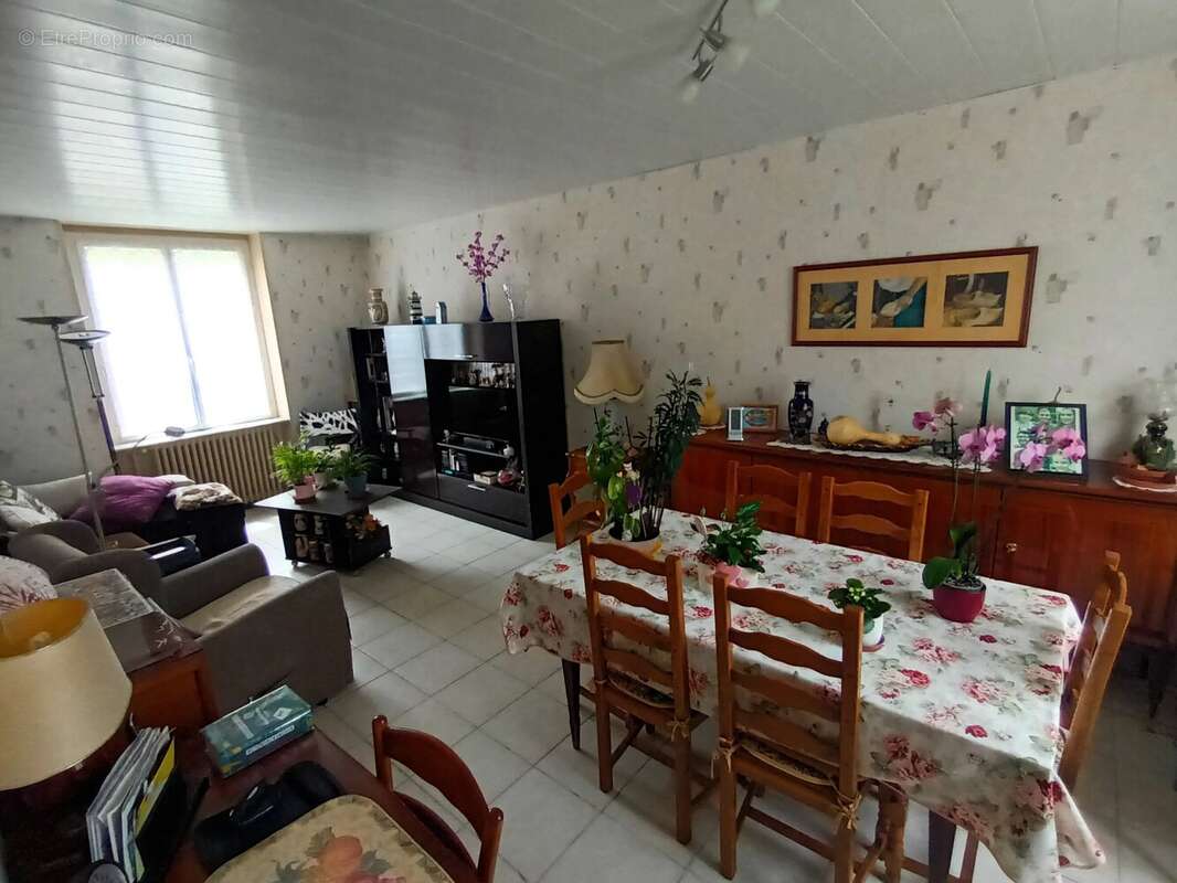 Appartement 111 m² à Montceau-Les-Mines  - photo 5