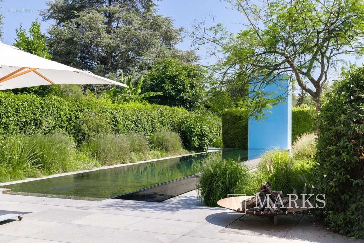 Villa de luxe de 4 chambres au centre de Saint-Jean avec terrain plat - photo 2