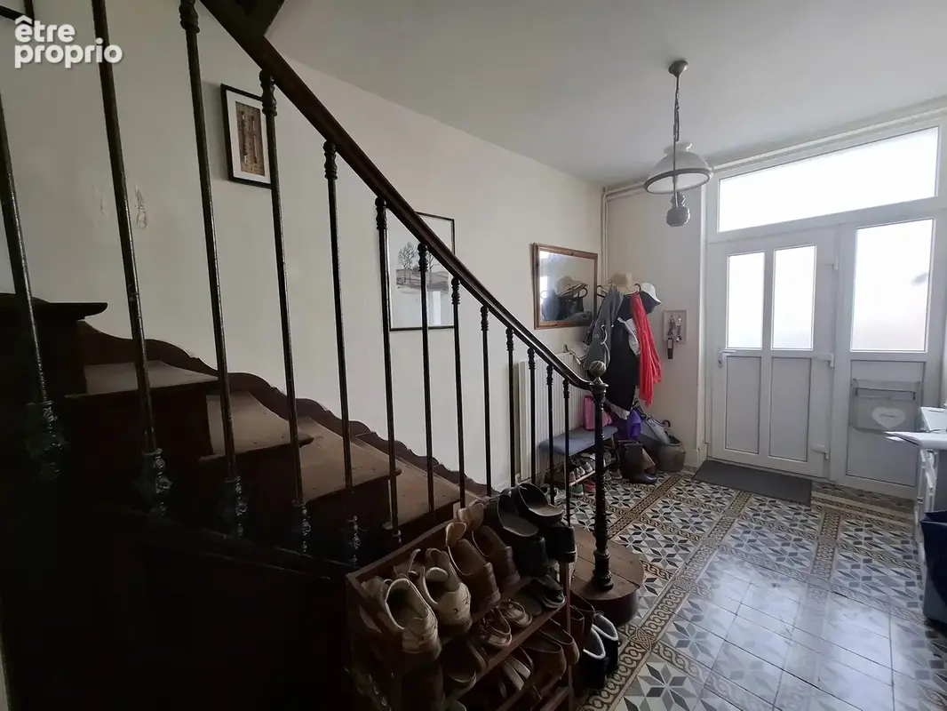 Grande maison en pierre avec deux grandes granges et jardins privés - photo 6