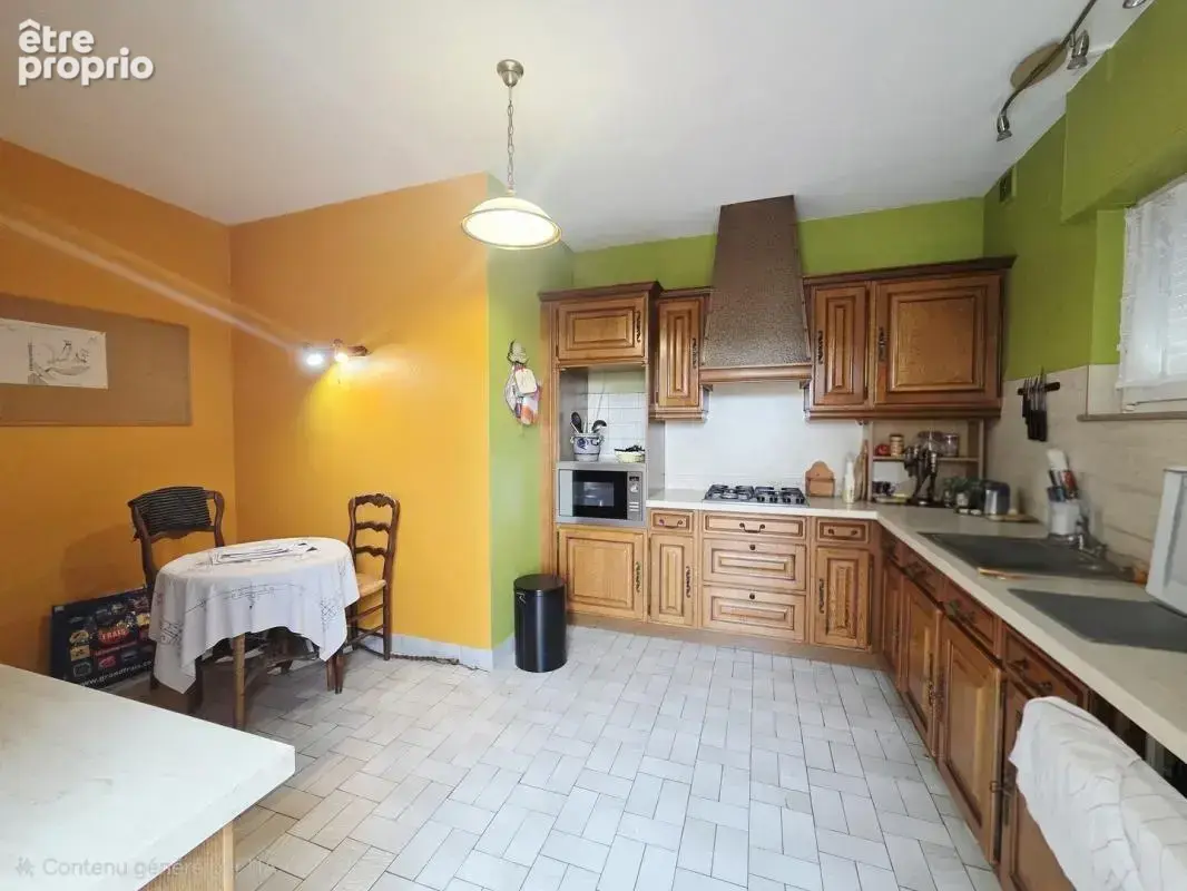 Exclusivité — Maison familiale de 220 m2 environ avec jardin - photo 8