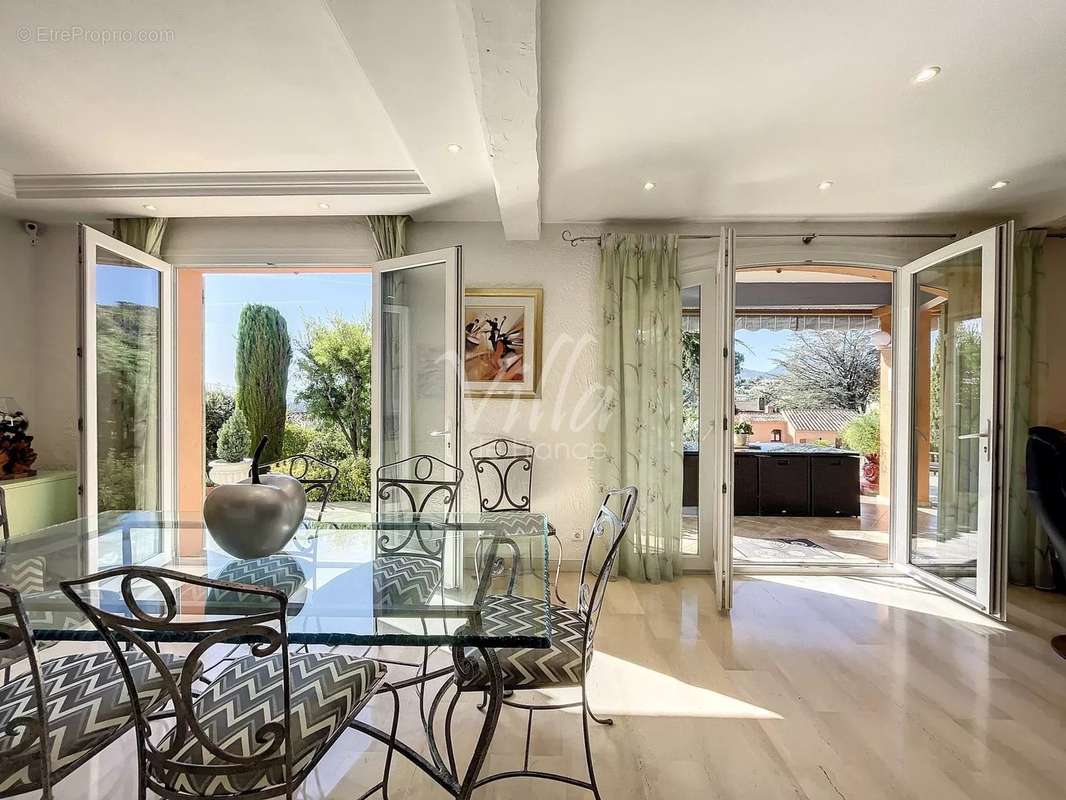 Maison à MANDELIEU-LA-NAPOULE