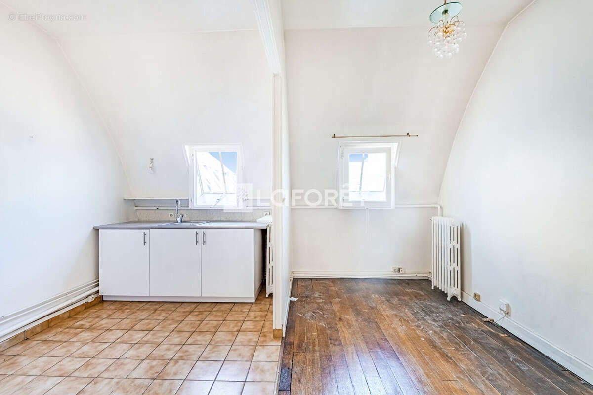 Studio - Dernier étage avec ascenseur - Boulevard de Courcelles, Paris 17e - photo 5