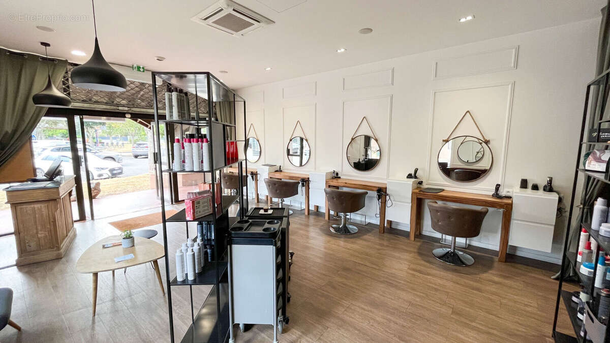 Commerce à LACROIX-FALGARDE