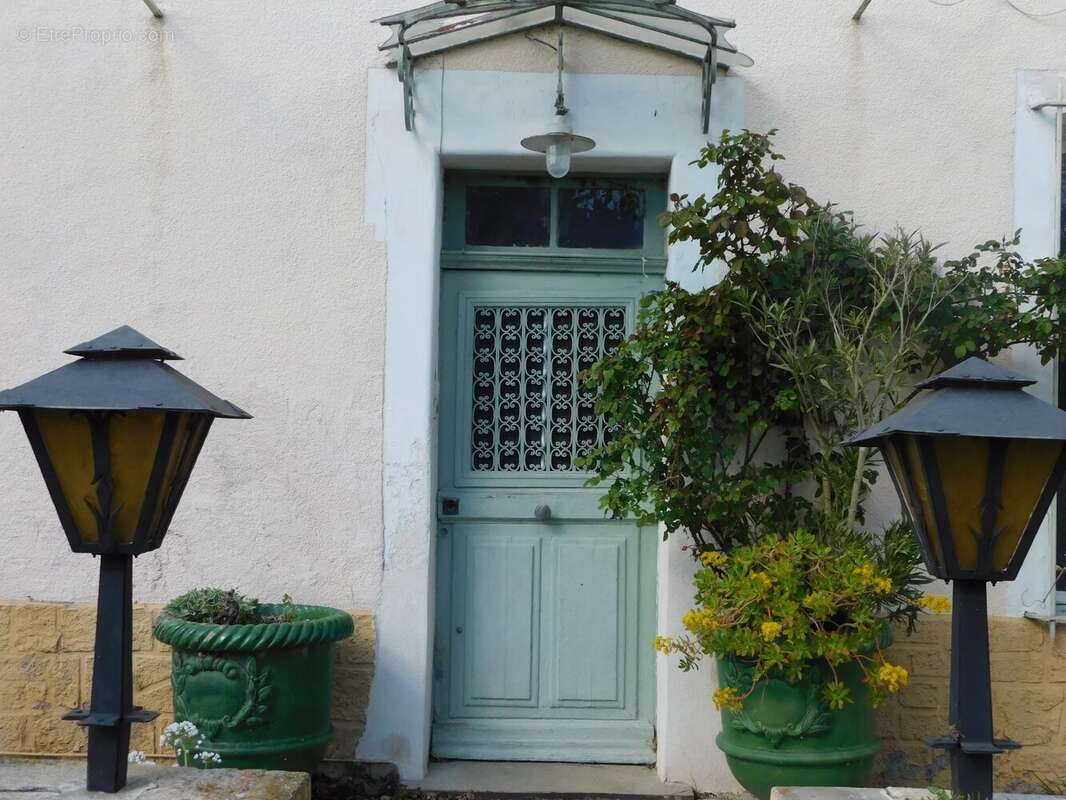 Maison à MOURIES