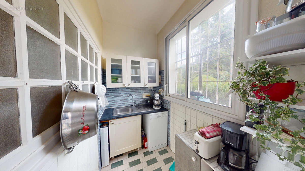 Maison sur sous sol complet et terrain attenant - photo 9