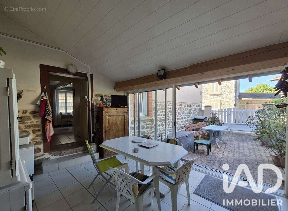 Maison 115 m² à Saint-Barthelemy-Lestra  - photo 7