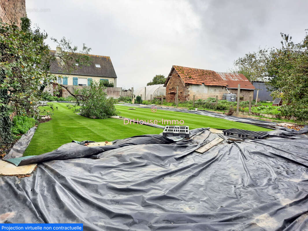 Terrain à LA CROIX-AVRANCHIN