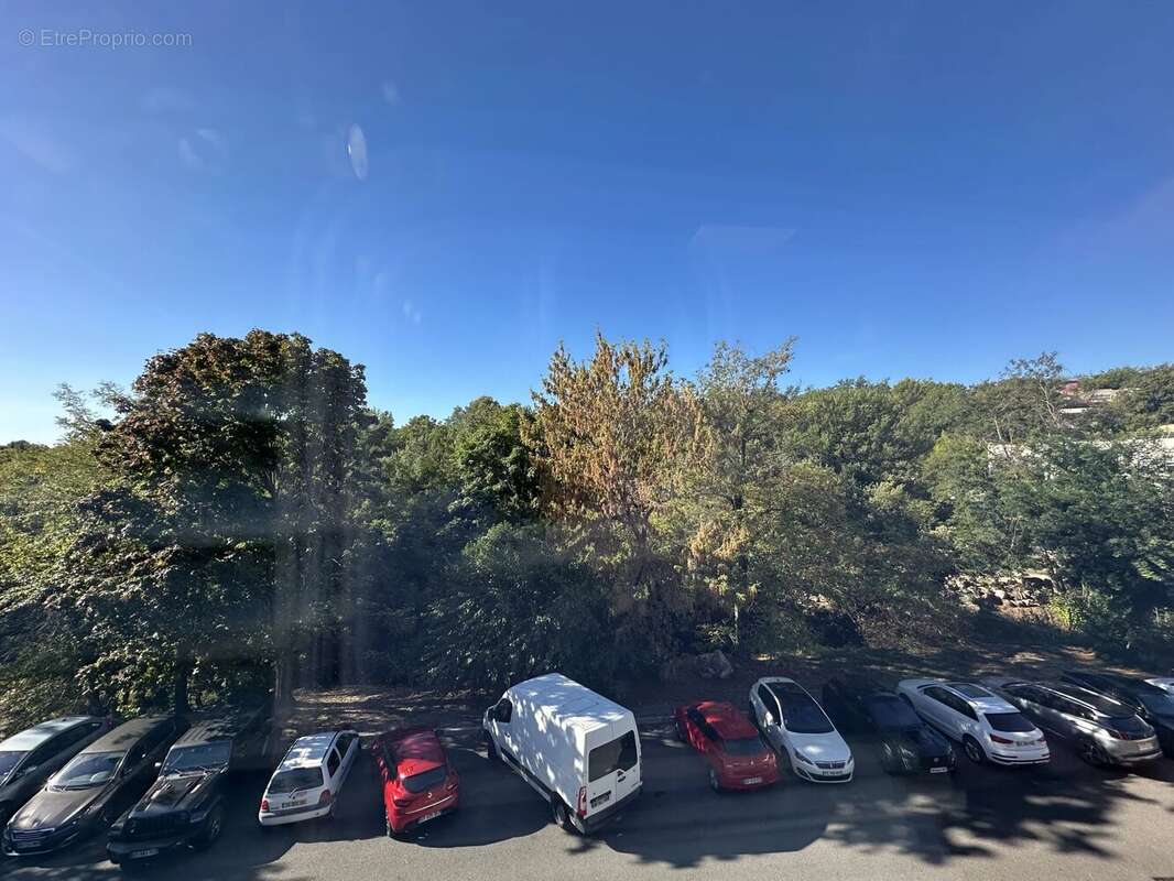 Commerce à LA GAUDE