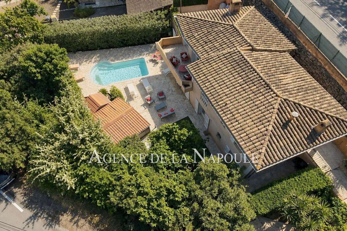 Maison à MANDELIEU-LA-NAPOULE