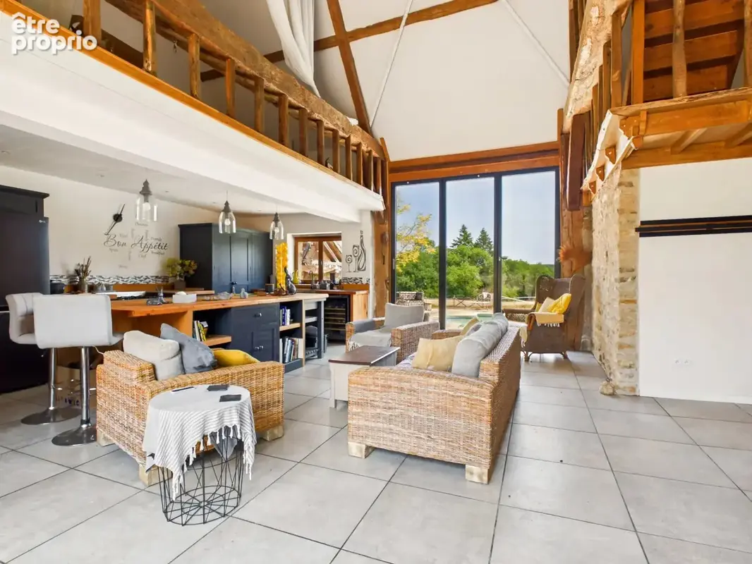 Ensemble immobilier de deux maisons avec vue et sur près de 5 hectares - photo 4