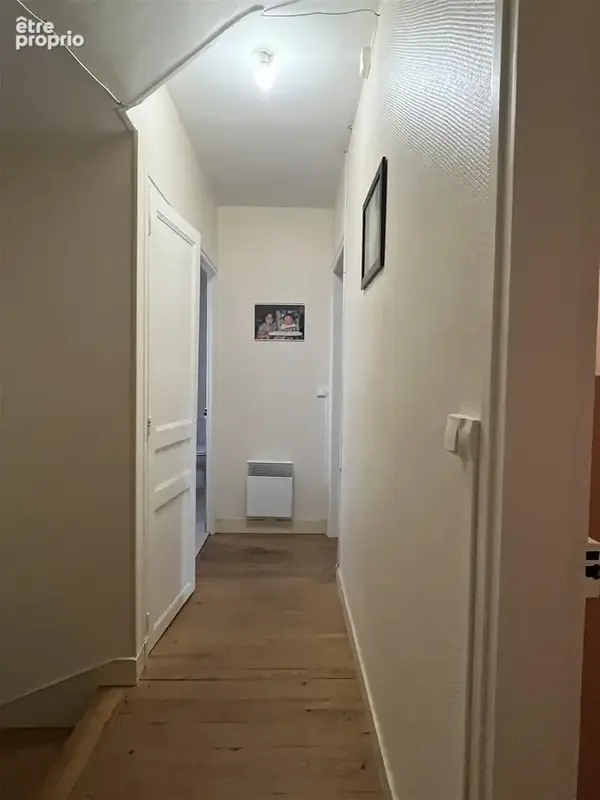 Située au coeur d'un petit village avec commodités et école. Cette maison totalement rénovée vous offre une en - photo 12