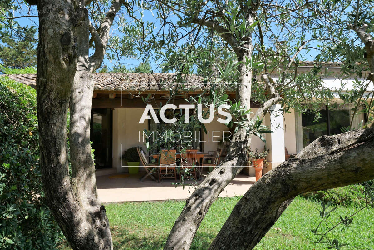 Maison à SAINT-MARTIN-DE-CRAU