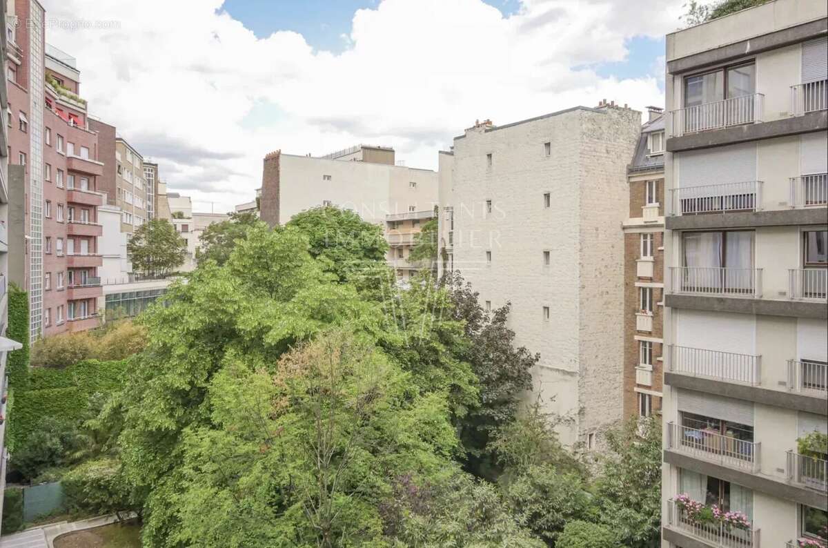 Appartement à PARIS-16E