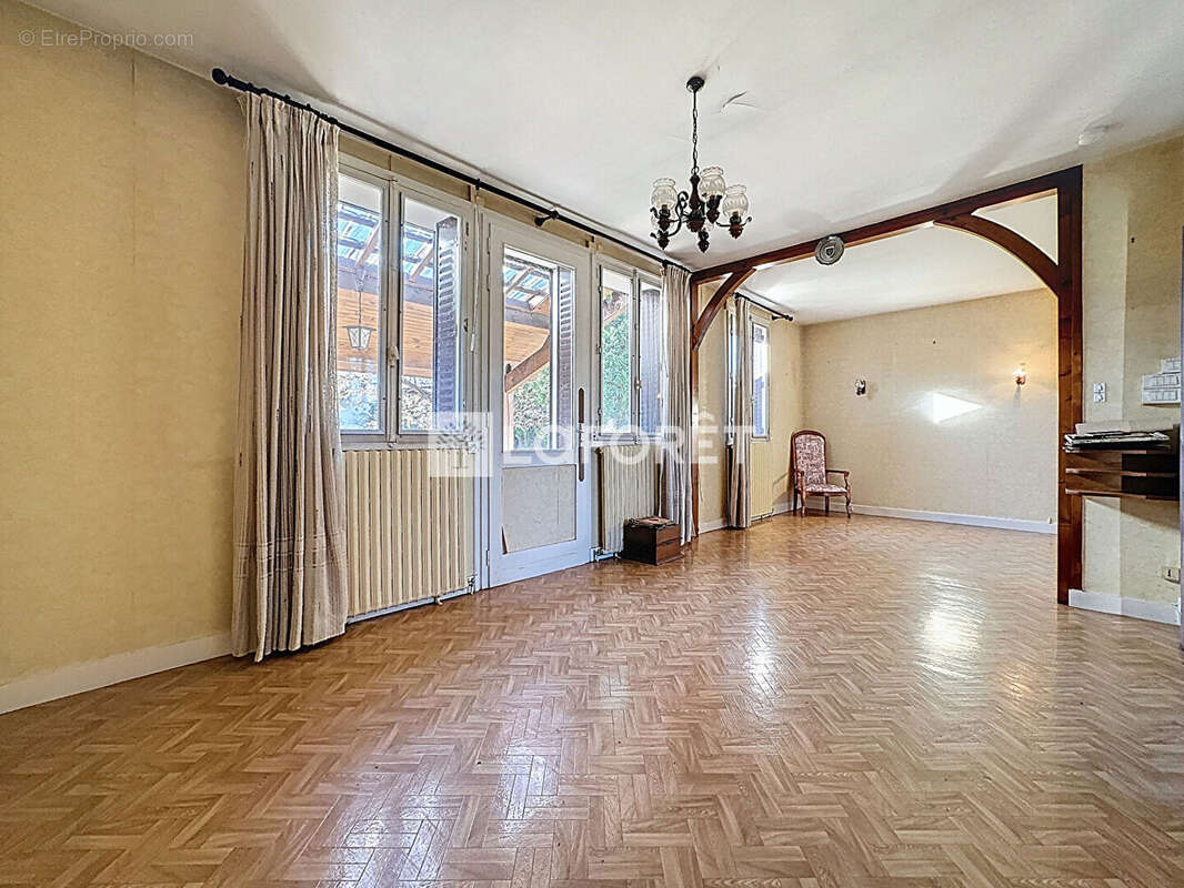 Maison à JASSANS-RIOTTIER