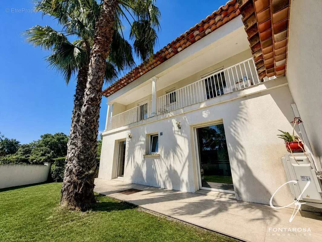 Maison à ROQUEBRUNE-SUR-ARGENS