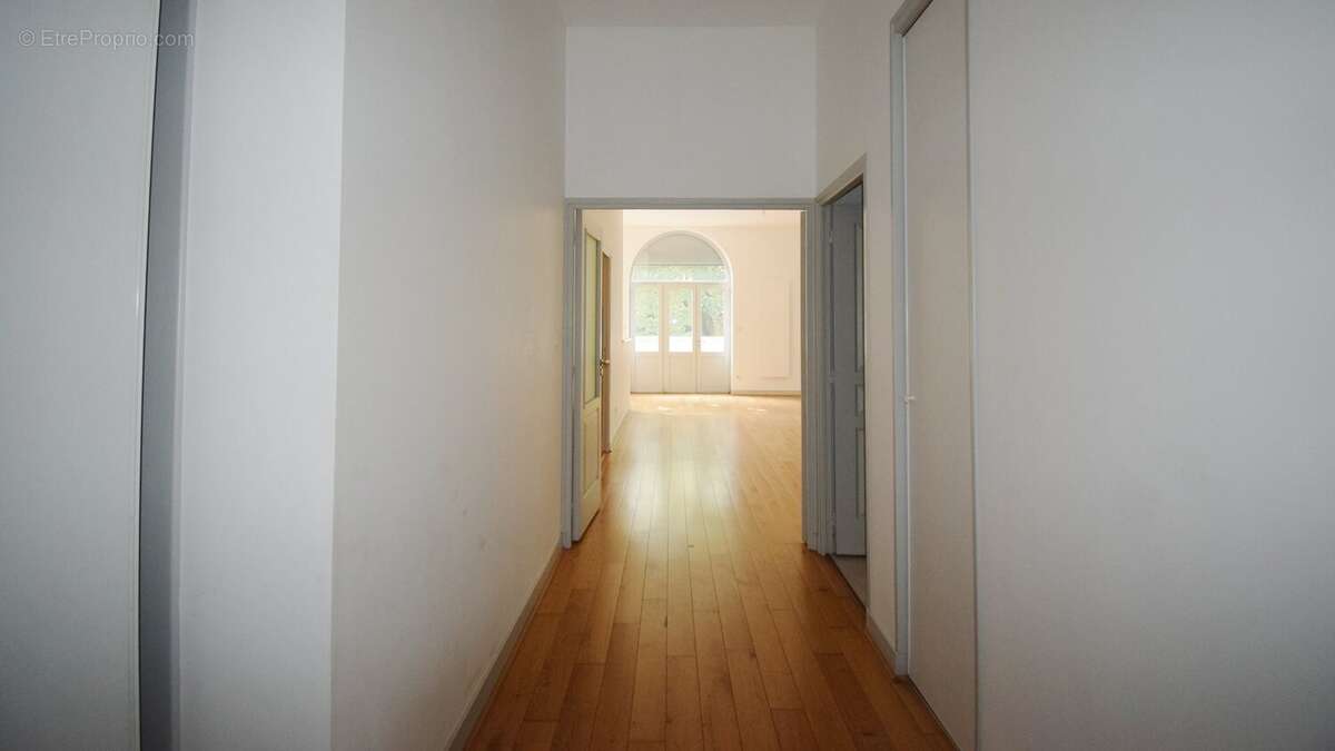 À VENDRE - Appartement T5 122,89 m² avec terrasse proche des Parcs - photo 2