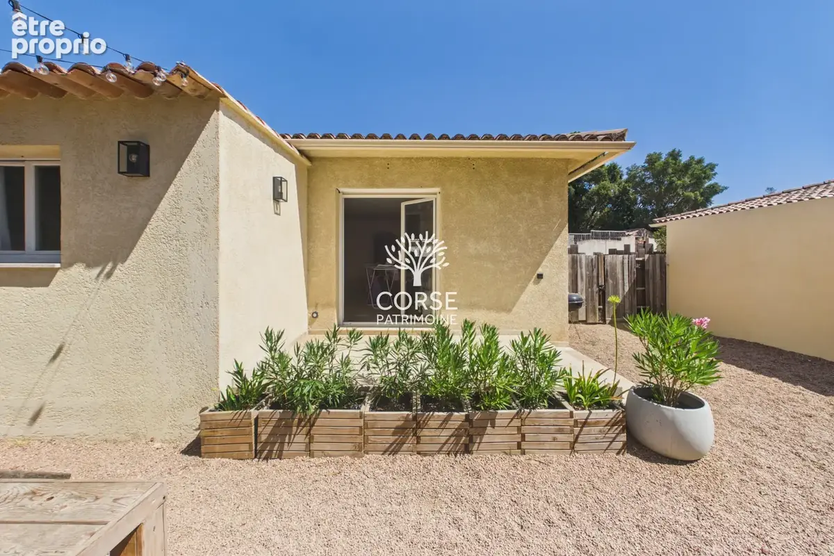 Maison mitoyenne rénovée avec jardin privatif - photo 10