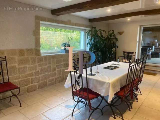 Maison à POUILLY-SOUS-CHARLIEU