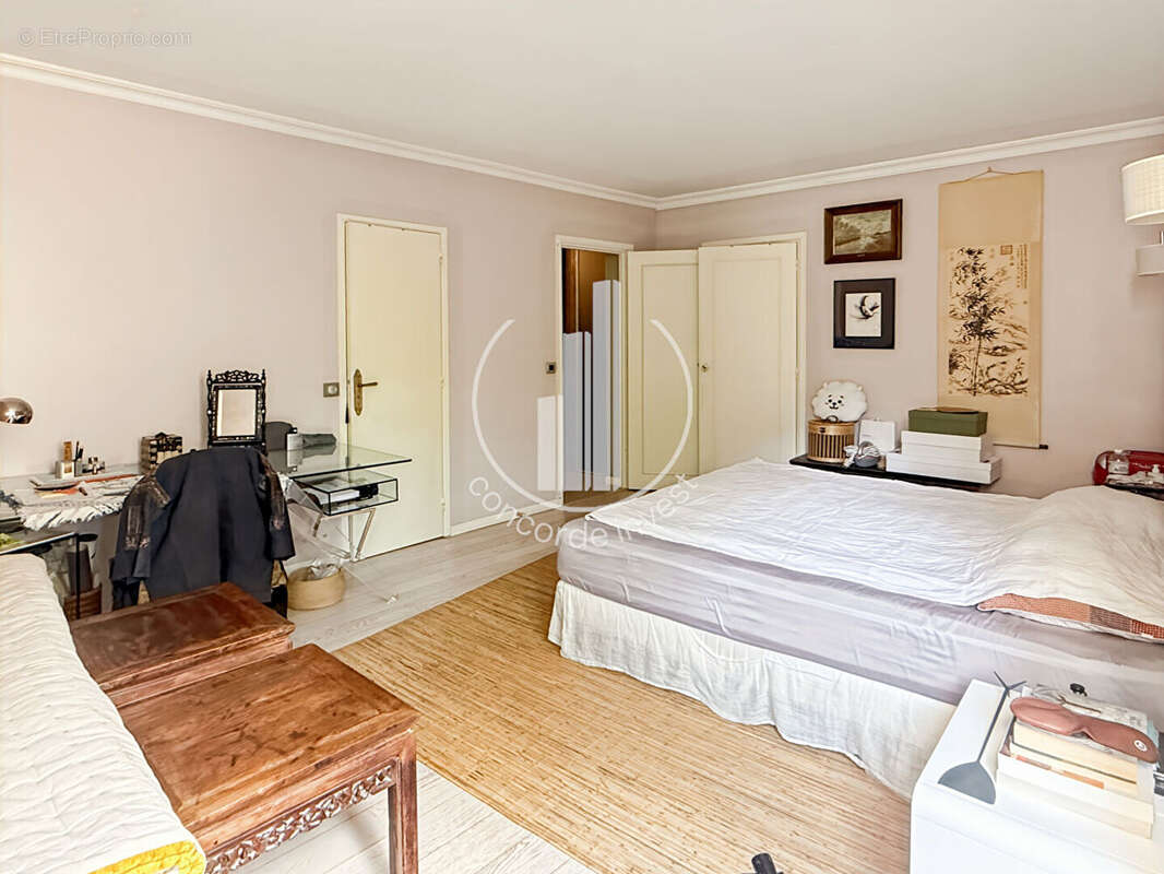 Appartement à NEUILLY-SUR-SEINE
