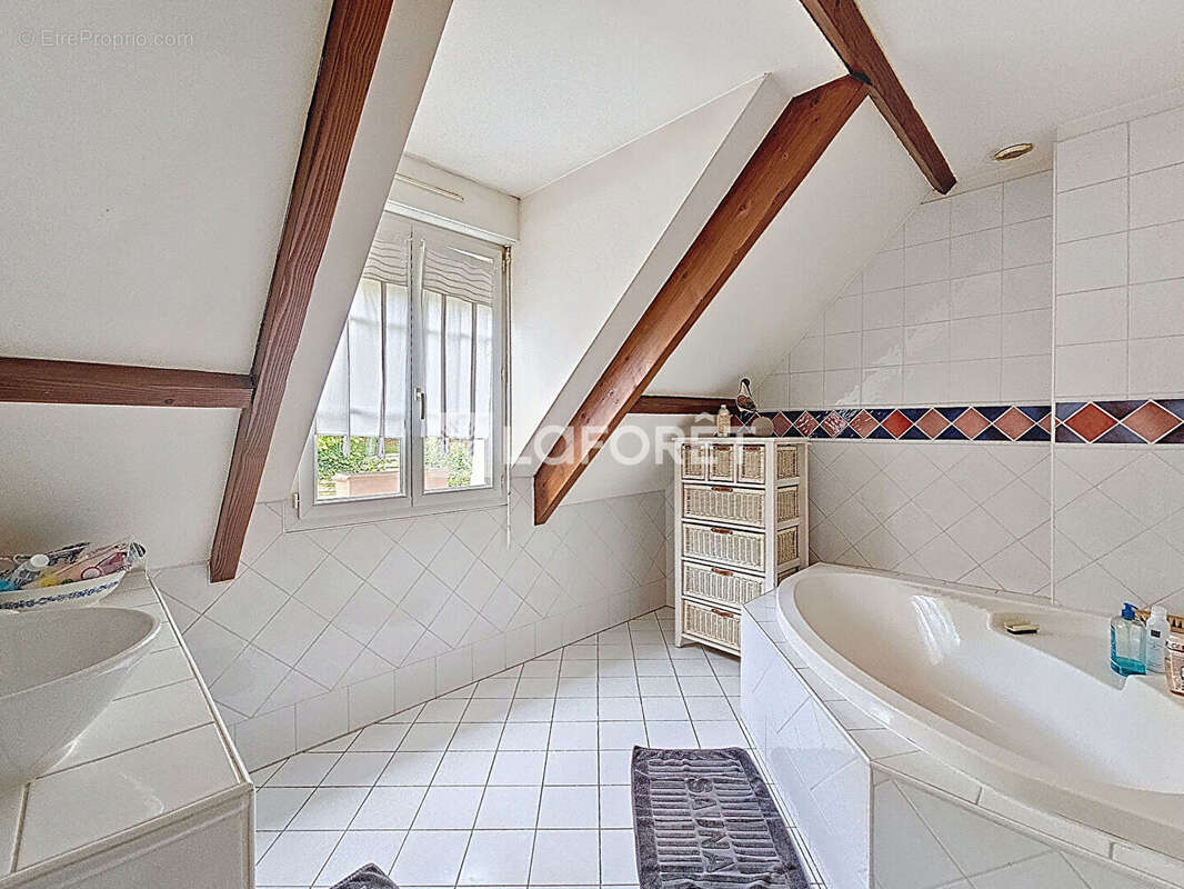 Maison à LINAS