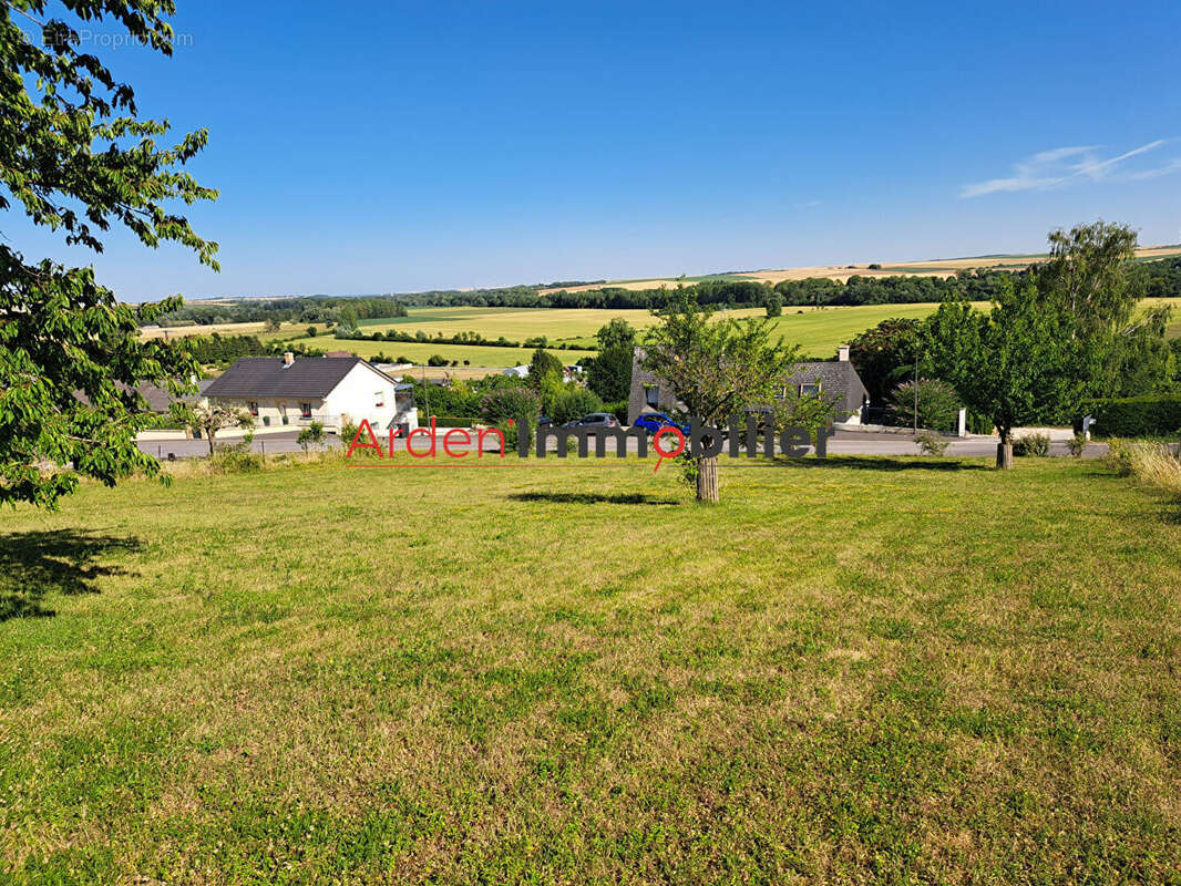 Terrain à CHATEAU-PORCIEN