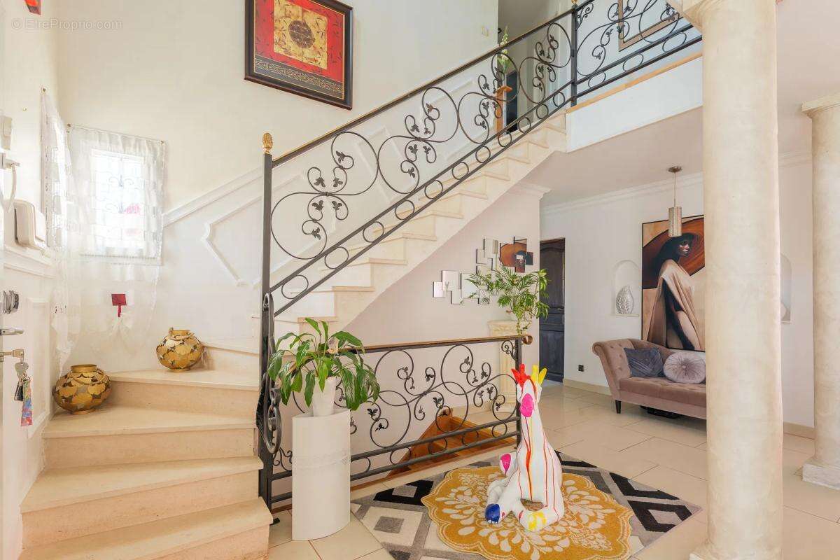 Maison de 7 pièces de 245 m² à Claye-Souilly - photo 10