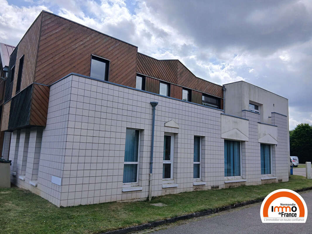 Commerce à MONT-SAINT-AIGNAN