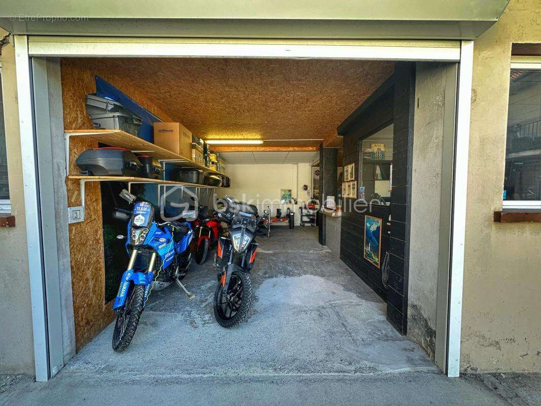 Commerce à AIX-LES-BAINS