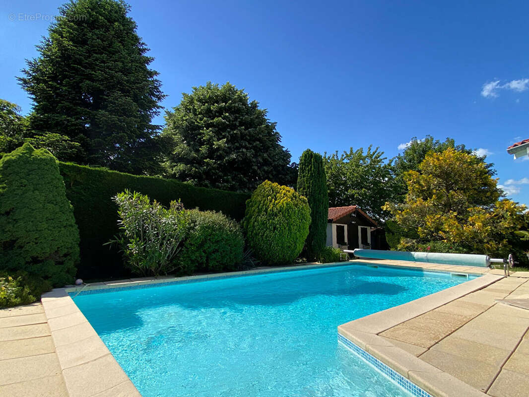 Genas maison 143m² +garage Dble+piscine+ Terrrain 857m² - photo 2